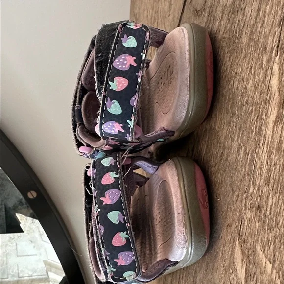 See Kai Run blue and pink strawberry closed toed sandal 🍓 9T - Picture 3 of 3